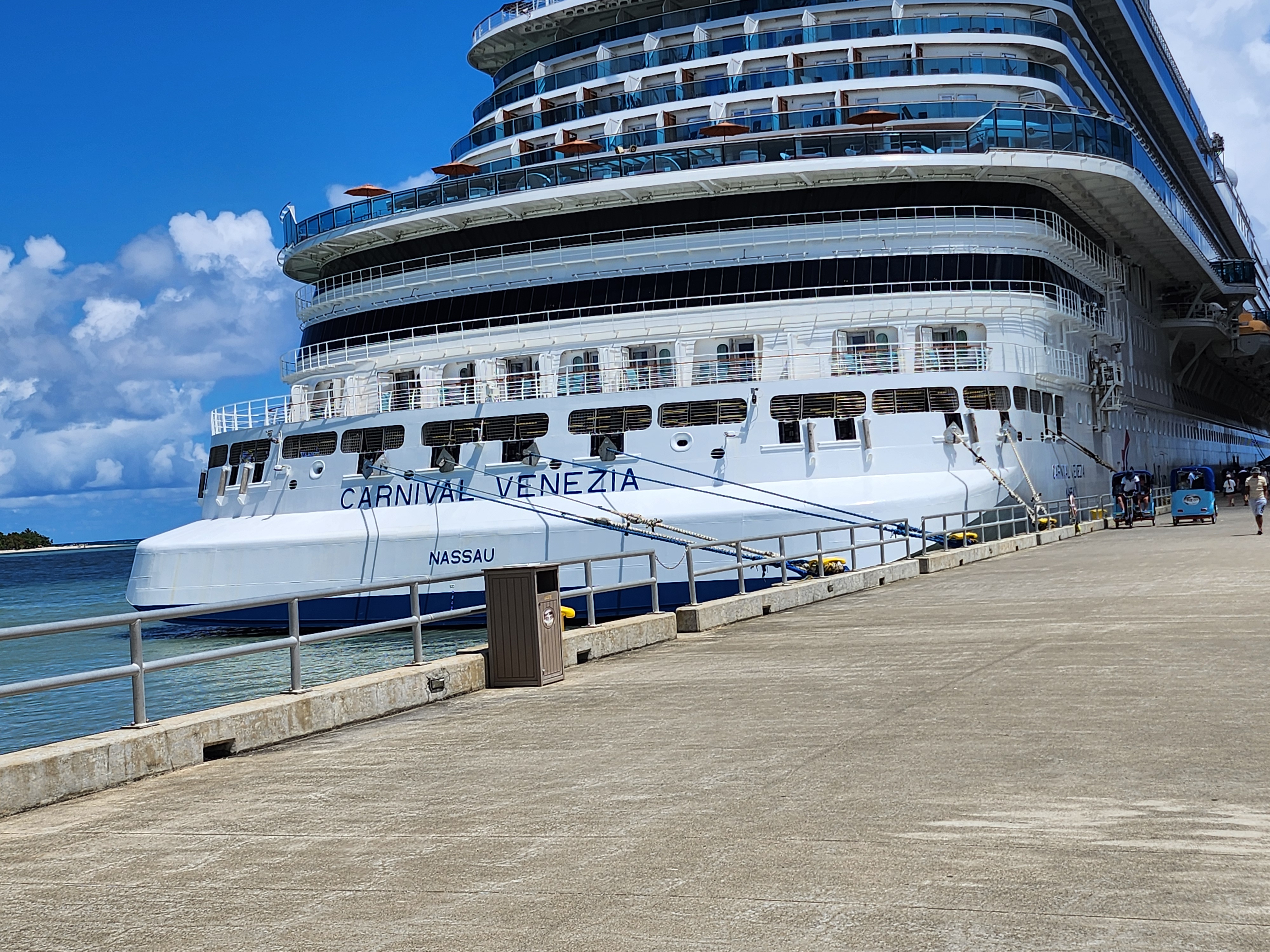 Toni's Cruises logo